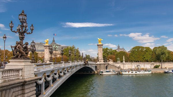 Comment louer une péniche à Paris ?